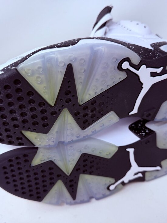 Athletic_Shoes